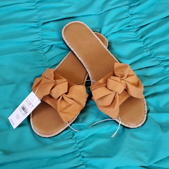 LOFT Shoes - LOFT golden tan bow sandals